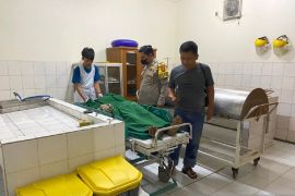 12 orang pekerja pemasangan jaringan internet tersengat listrik di Sukabumi