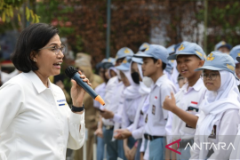 Menkeu memberikan edukasi keuangan negara di SMAN 3 Semarang
