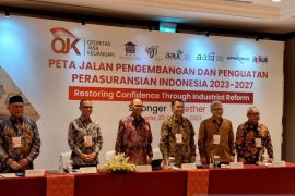 OJK melakukan penguatan tiga lapis pengawasan sektor perasuransian