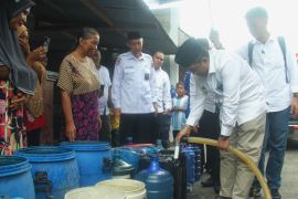 Pemkab Tanjab Barat Gelar Aksi Nyata Berbagi Air Bersih untuk Masyarakat