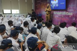 Pemkab Bekasi kenalkan transformasi digital ke pelajar peserta wisata industri