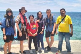 Kelompok pemuda Biak manfaatkan kelola wisata pantai