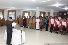 Nikson Nababan lantik pejabat administrator dan serahkan SK PPPK tenaga teknis formasi 2022