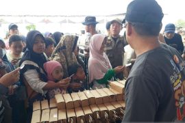 Pemkab Kediri bagikan satai lele tekan stunting