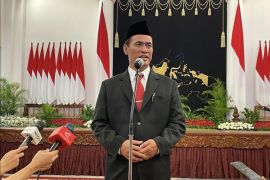 Minister Sulaiman holds internal meeting to handle farmers' problems