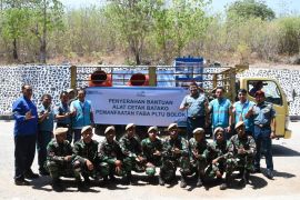 PLN serahkan alat cetak batako ke Lantamal VII Kupang
