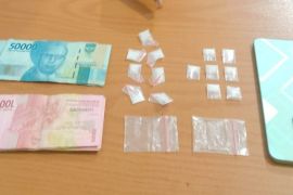 Tiga pengedar narkoba diamankan Polsek Bukit Batu, satu wanita
