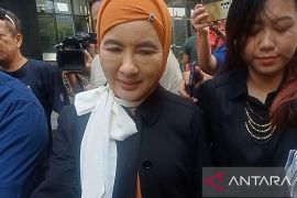 Nicke Widyawati irit bicara usai diperiksa KPK