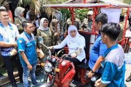 Gubernur Khofifah: 260 kendaraan listrik siswa SMK kontribusi wujudkan NZE 2060