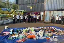 Mendag musnahkan barang impor ilegal  senilai Rp49 miliar