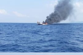 Seluruh ABK KM  Inka Mina 036 yang terbakar berhasil dievakuasi