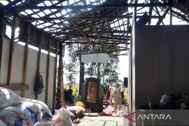 Dinsos Kalsel bantu korban puting beliung di Batola