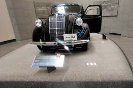 Jalan panjang perusahaan tekstil jadi produsen mobil global