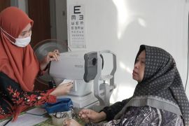 Eyelink Foundation bagikan 5.000 kacamata gratis pekerja nonsektoral