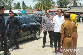 Presiden Joko Widodo kunjungi Pasar Rumbia Lampung Page 2 Small