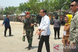 Presiden Joko Widodo kunjungi Pasar Rumbia Lampung Page 4 Small