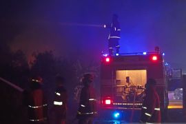 PT Timah dan Damkar Pangkalpinang berjibaku memadamkan kebakaran gambut