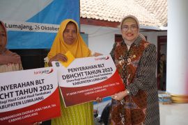 Buruh dan petani tembakau di Lumajang terima BLT DBHCHT