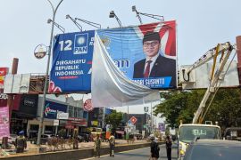 Bawaslu Kota Serang tertibkan APK yang terpasang di billboard