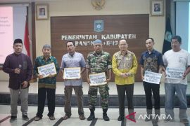 Bangka Tengah salurkan dana hibah untuk rumah ibadah