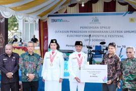 PLN Sorong beri tabungan pendidikan bagi anggota Paskibraka 2023
