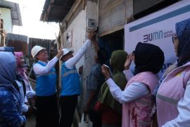 Srikandi PLN bantu pasang listrik gratis untuk 66 keluarga saat HLN