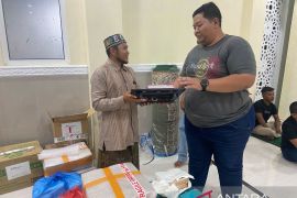Turis Malaysia sumbang Al Quran untuk masjid di lokasi wisata Sabang