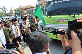 Minister sends off areca palms worth Rp542 mln to Saudi Arabia