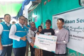 PLN nyalakan 357 sambungan listrik warga tidak mampu di Jatim