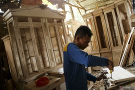 Furniture industry's performance positive amid challenges: Minister