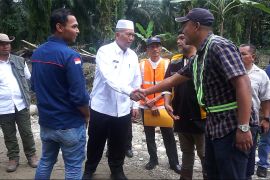 Percepatan pembangunan infrastruktur, Pemkab Pasbar tinjau pembangunan sejumlah jalan