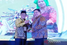 Gubernur Kalsel genggam penghargaan dari Menko Perekonomian RI