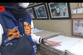 Limbah kotoran gajah menjadi kertas ramah lingkungan