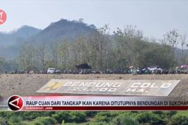 Raup cuan dari tangkap ikan karena ditutupnya bendungan di Sukoharjo