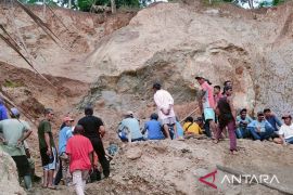 Tambang pasir di Sukabumi longsor timbun satu orang
