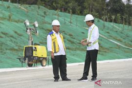 Presiden tinjau proyek jalan tol di IKN Nusantara