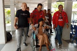 Ratusan masyarakat Pulau Belitung ikuti operasi katarak gratis Rudi Centre