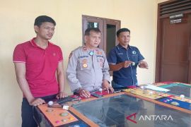 Polsek Siabu tertibkan lokasi judi tembak ikan di Desa Huraba II