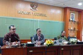 KY dan MA berhentikan tiga hakim