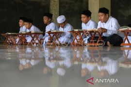 Orang tua perlu tahu hal ini sebelum menyekolahkan anak di pesantren