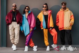 Busana "Oversize" diprediksi masih jadi tren pada 2024
