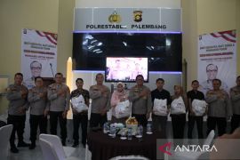Polisi Palembang gelar layanan kesehatan gratis serta bakti sosial