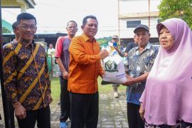 Gubernur Kepri salurkan bantuan beras sebanyak 6,1 ton ke warga Tanjungpinang