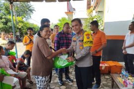 Polres Sibolga berikan bantuan  kepada keluarga risiko stunting