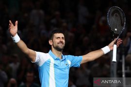 Djokovic menangi pertarungan sengit saat llawan Rublev di Paris Masters