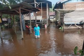 Sungai Sibara-bara Angkola Selatan meluap rendam seratusan pemukiman warga