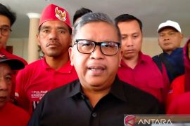 Sekjen PDI Perjuangan; Gibran sudah "dikuningkan" Golkar