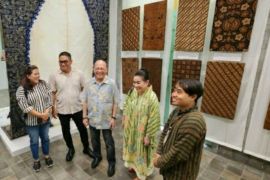 Wakili Poetra Nusantara Institute, Mario Teguh hadiri Pameran Batik Mangkunegaran Angsukayana di Solo