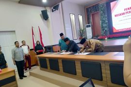 Pemkab-KPU Sumbawa Barat tandatangani HPHD pilkada 2024