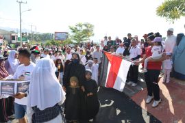 Ratusan warga mengikuti aksi solidaritas untuk Palestina di Luwu Timur